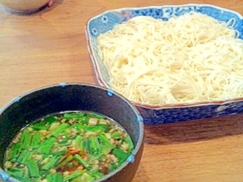 暑い夏にさっぱりしっかり　ひき肉ニラ素麺